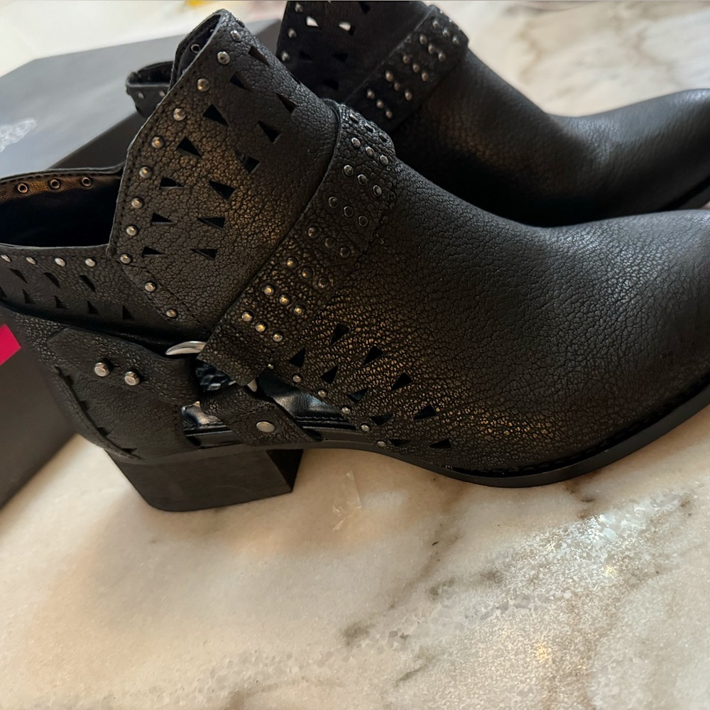 🎉NIB Vince Camuto Calley Black Leather Booties - Picture 9 of 12